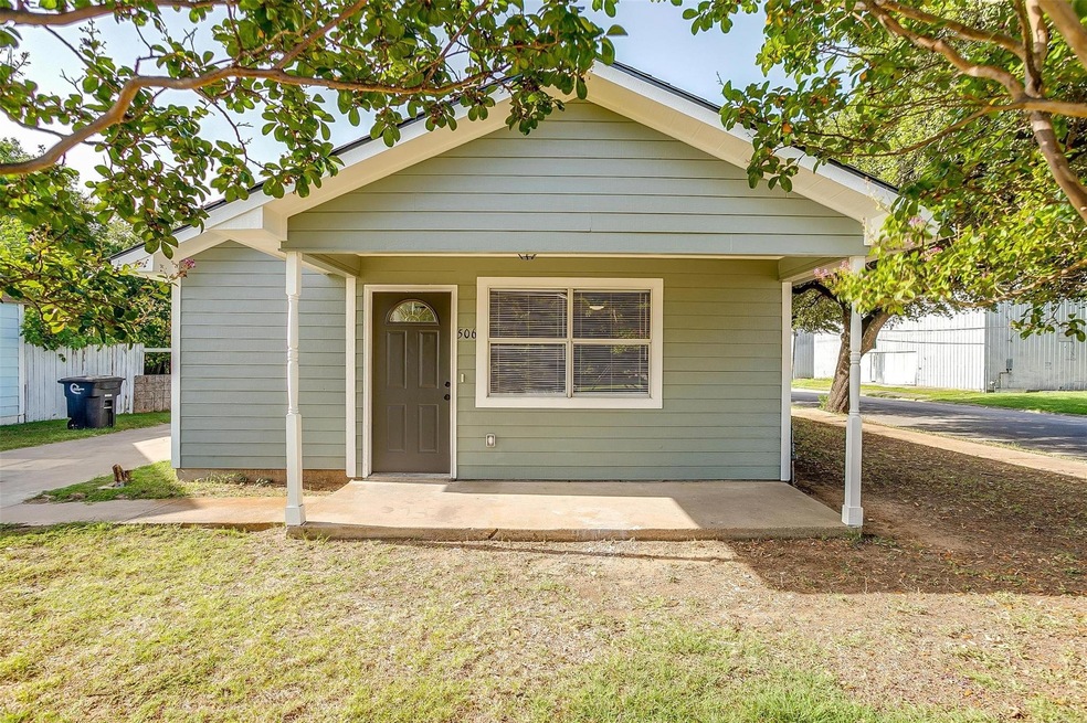 506 E Willingham St, Cleburne, TX 76031 - photo 1