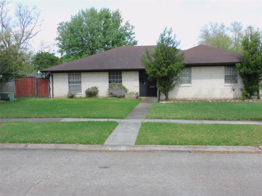 10327 Kirkglen Dr, Houston, TX 77089 - photo 1