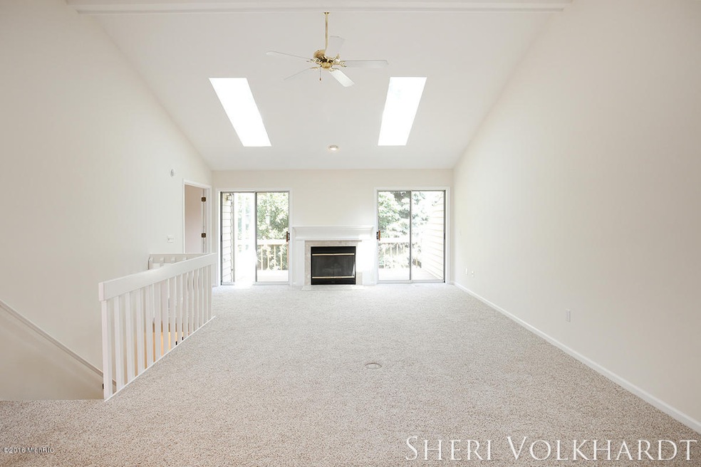 1835 Cross Bend St NE unit 66, Grand Rapids, MI 49505 - photo 1