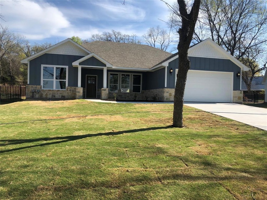 1516 E Lake Dr, Weatherford, TX 76087 - photo 1