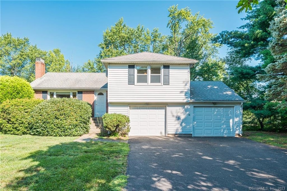 111 Cloverdale Cir, Wethersfield, CT 06109 - photo 1