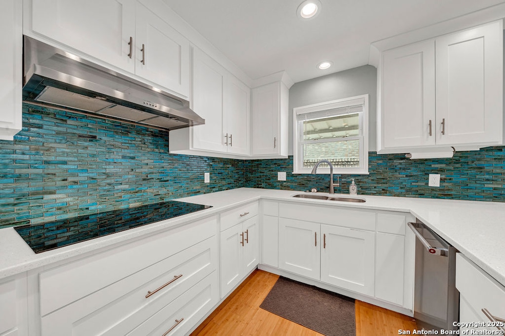 102 Ruelle unit 200-B, San Antonio, TX 78209 - photo 1