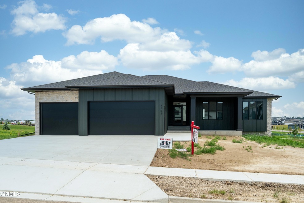 1_Exterior_Summer