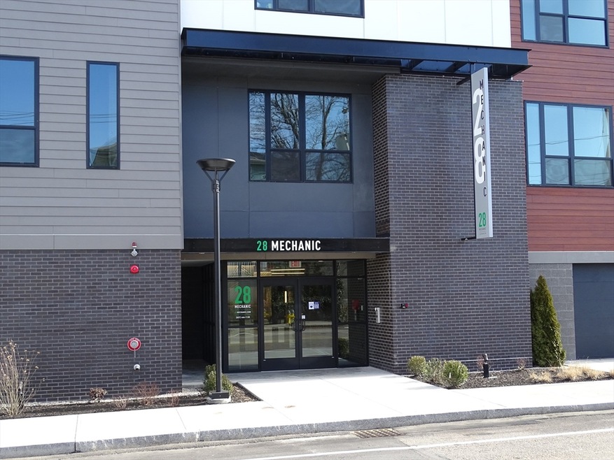 28 Mechanic St unit 305, Quincy, MA 02169 - photo 1