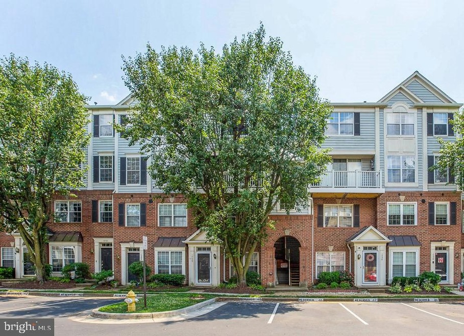 1724 Kingsgate Ct unit 301, Alexandria, VA 22302 - photo 1