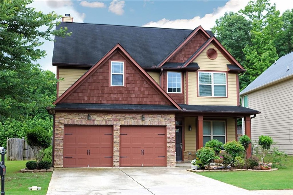 Craftsman traditional on level lot in sought after