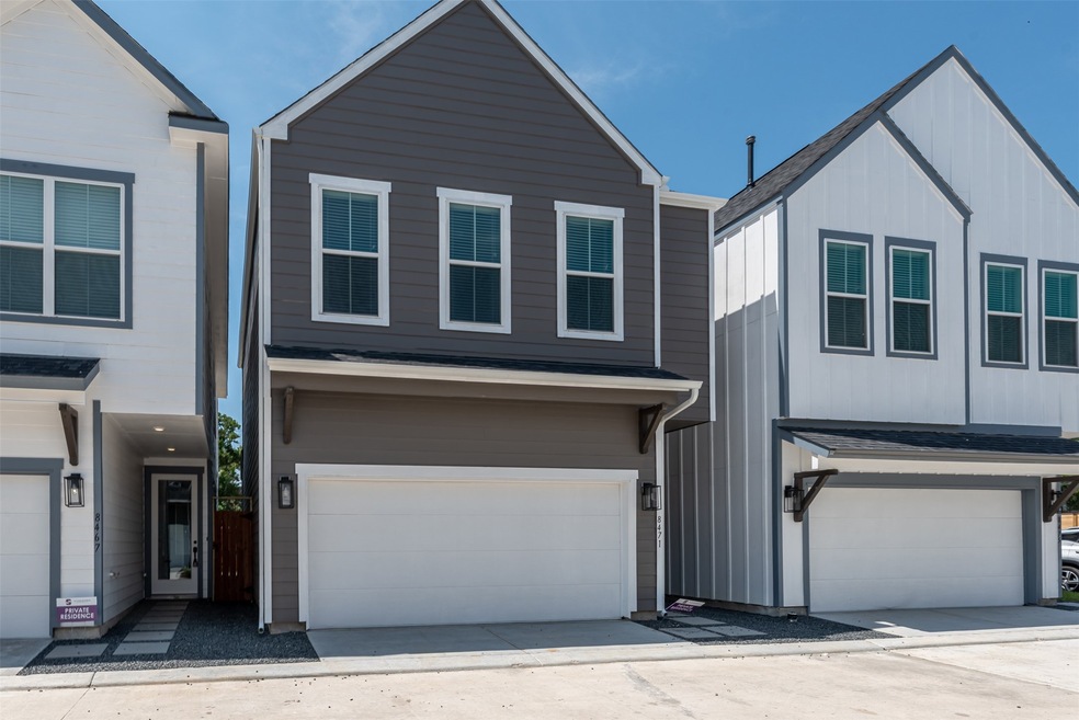 8422 Berry Green Ln, Houston, TX 77022 - photo 1