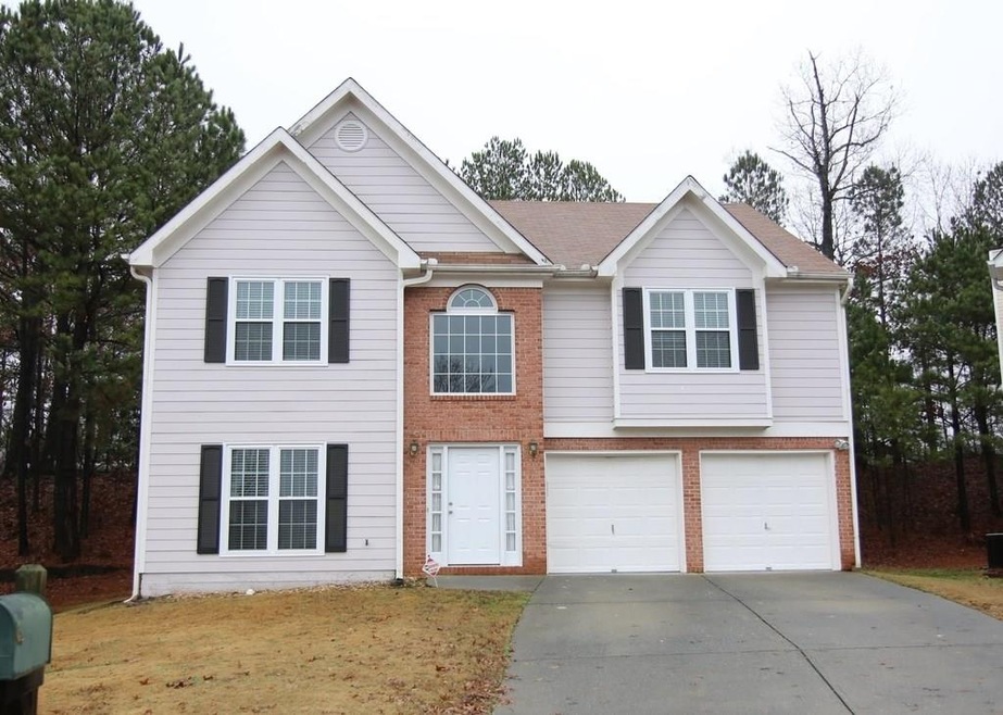 4 Bed in quiet Duluth neighborhood. Windows all re