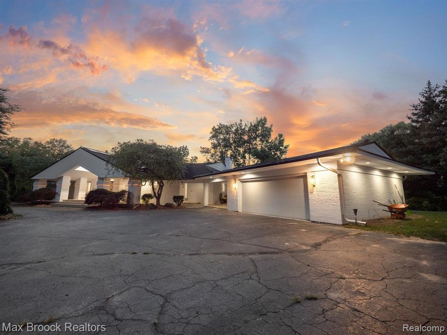 3624 Shoreview Ct, Bloomfield Hills, MI 48302 - photo 1