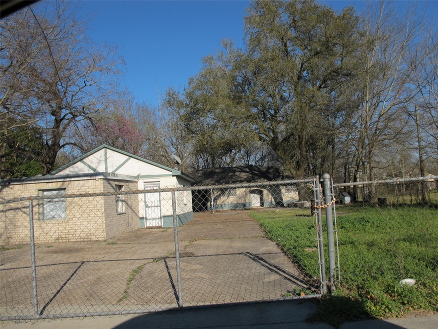 10316 Aldine Westfield Rd, Houston, TX 77093 - photo 1