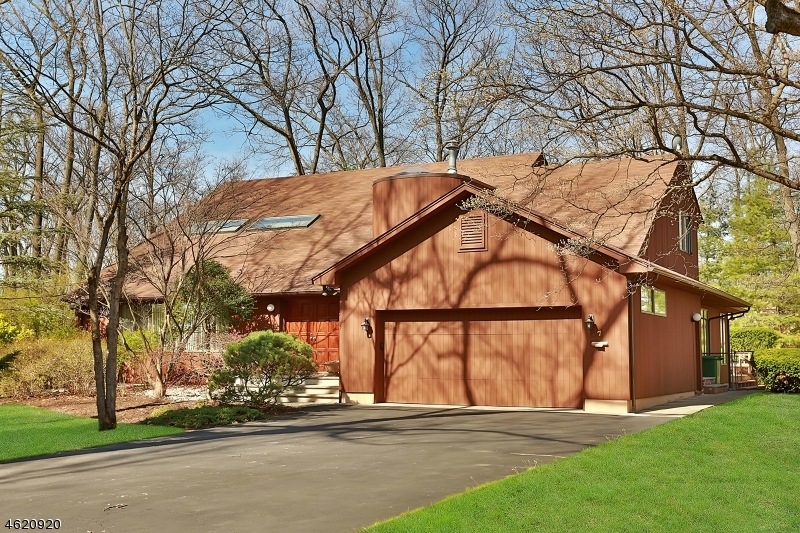 7 Lyncrest Dr, Paramus, NJ 07652 - photo 1