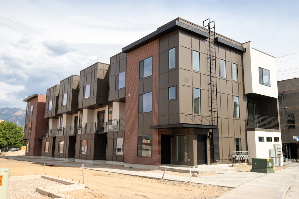 597 E Betsey Cove Cove S unit 24, Salt Lake City, UT 84107 - photo 1