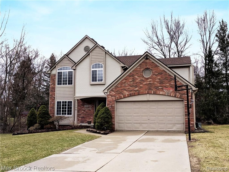 Beautiful colonial with 4 bedrooms, wooded back ya