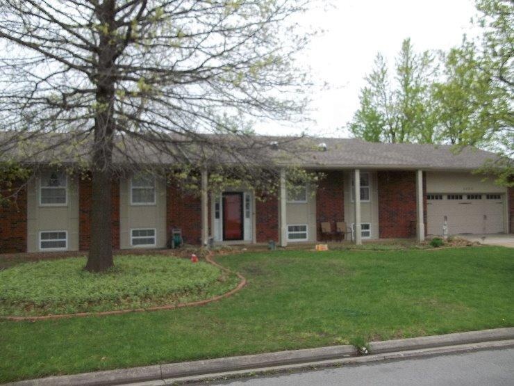 3020 30th Dr, Parsons, KS 67357 - photo 1