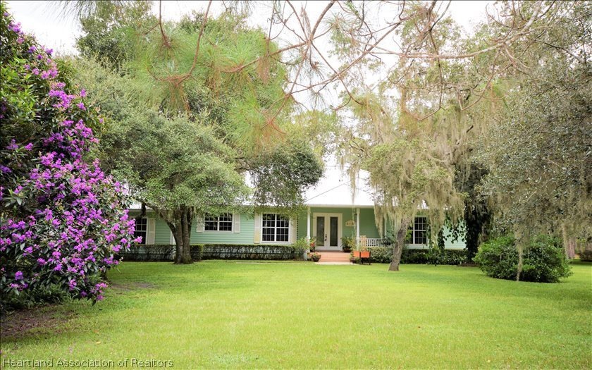 337 Holmes Ave, Lake Placid, FL 33852 - photo 1