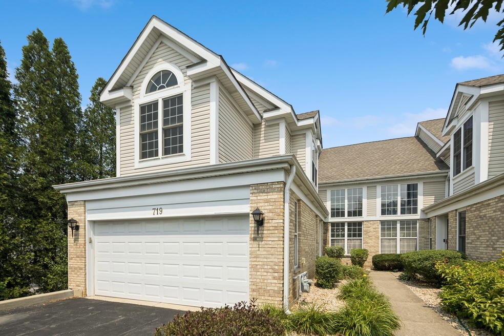 719 Citadel Dr unit 1, Westmont, IL 60559 - photo 1