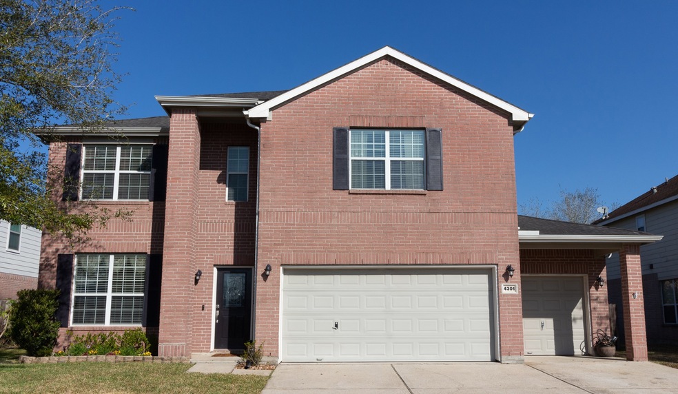 4301 Brazos Bend Dr, Pearland, TX 77584 - photo 1