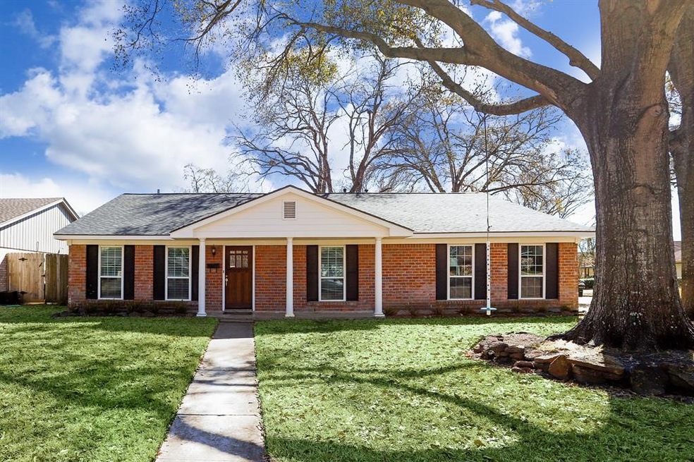 14135 Barryknoll Ln, Houston, TX 77079 - photo 1