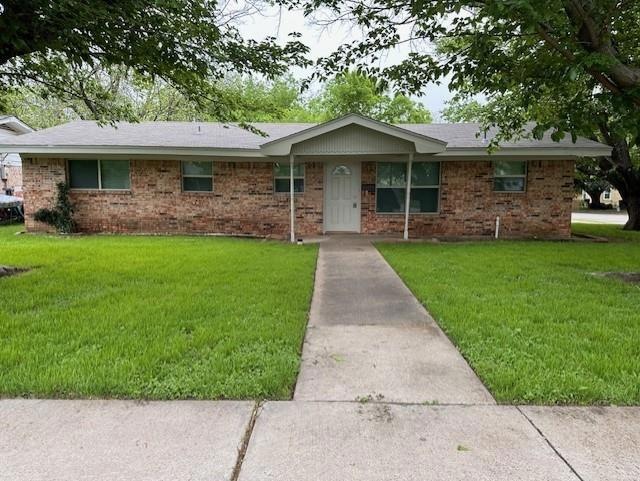 811 Poindexter Ave, Cleburne, TX 76033 - photo 1