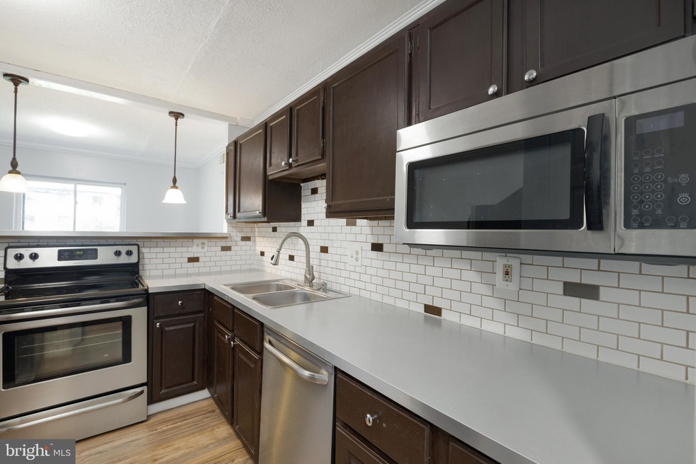 607 Center St unit T3, Herndon, VA 20170 - photo 1