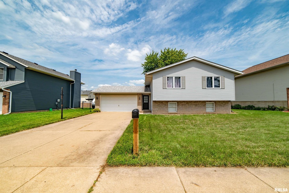 2414 W 60th Place, Davenport, IA 52806 - photo 1