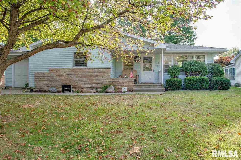 1318 Rutledge Dr, Lincoln, IL 62656 - photo 1