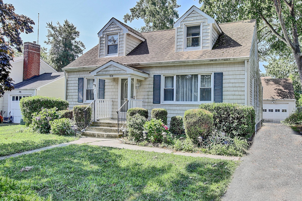 614 Myrtle Ave, Allenhurst, NJ 07711 - photo 1