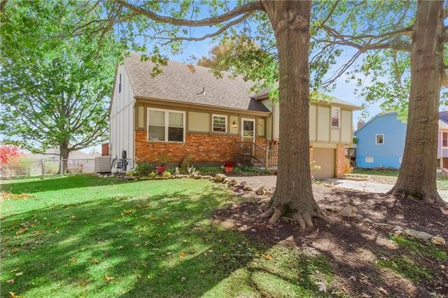 413 N Washington St, Raymore, MO 64083 - photo 1