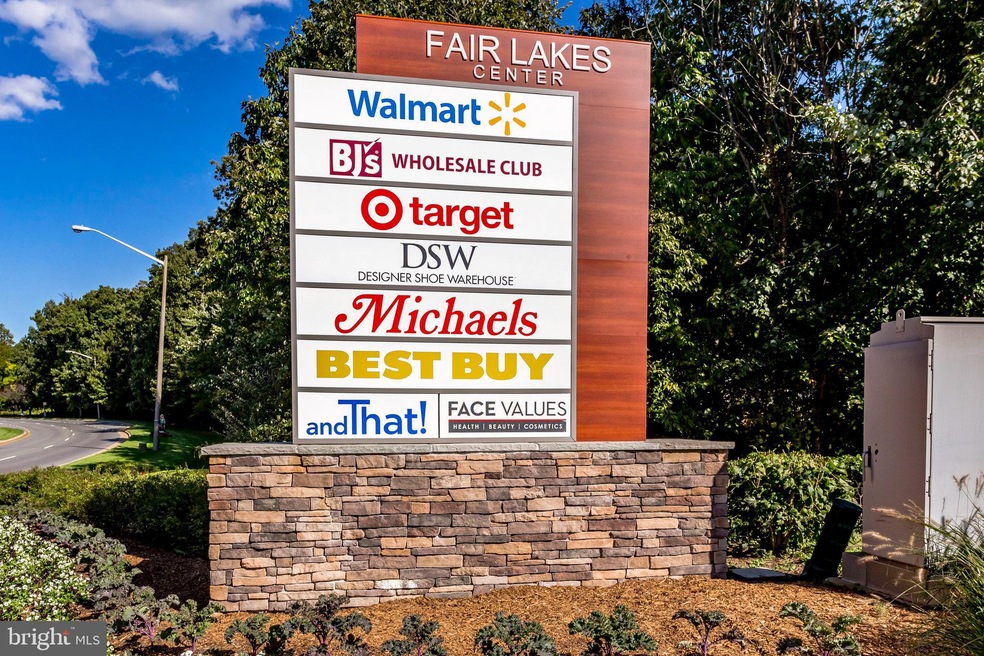 12501 Hayes Ct unit 204, Fairfax, VA 22033 - photo 1