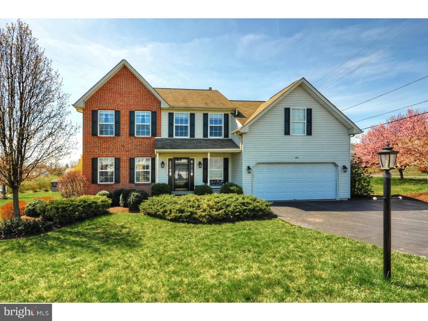 201 Overlook Dr, Schwenksville, PA 19473 - photo 1