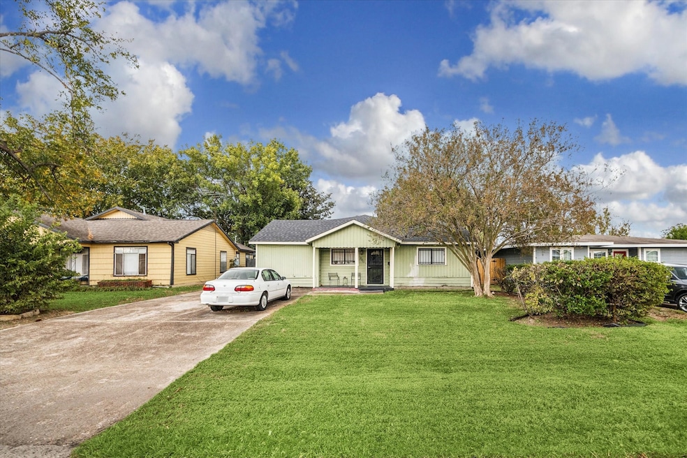 230 Hyta St, Houston, TX 77018 - photo 1