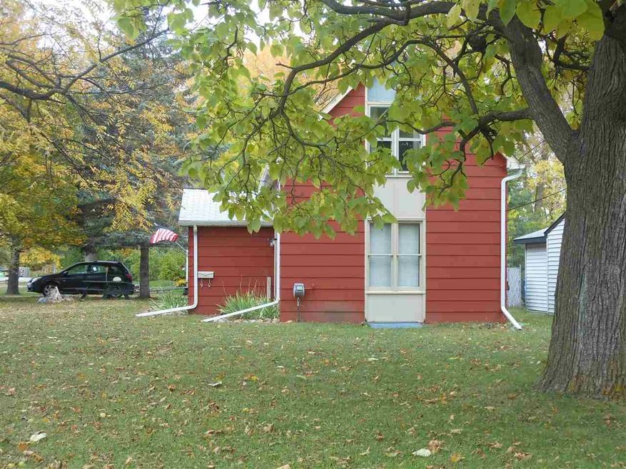 906 W Oak St, Vassar, MI 48768 - photo 1