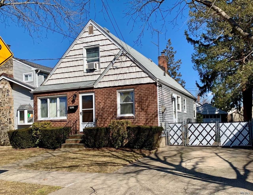 85-29 260th St, Floral Park, NY 11001 - photo 1