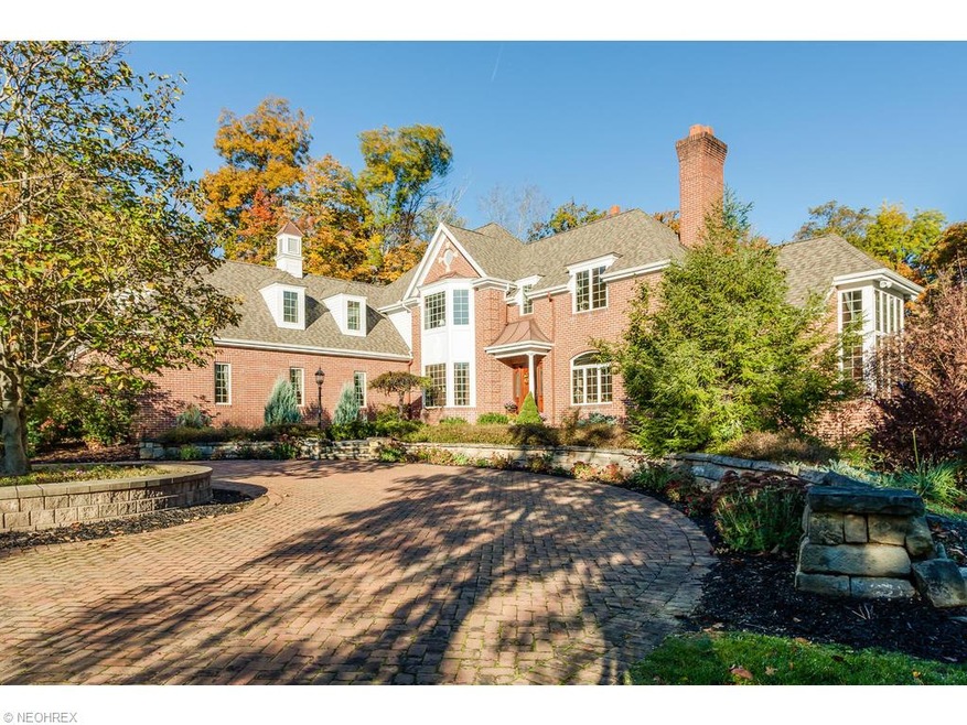 Welcome to beautiful 3839 Deer Run Oval in Richfie