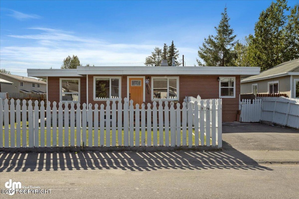 01-Exterior Front-0030