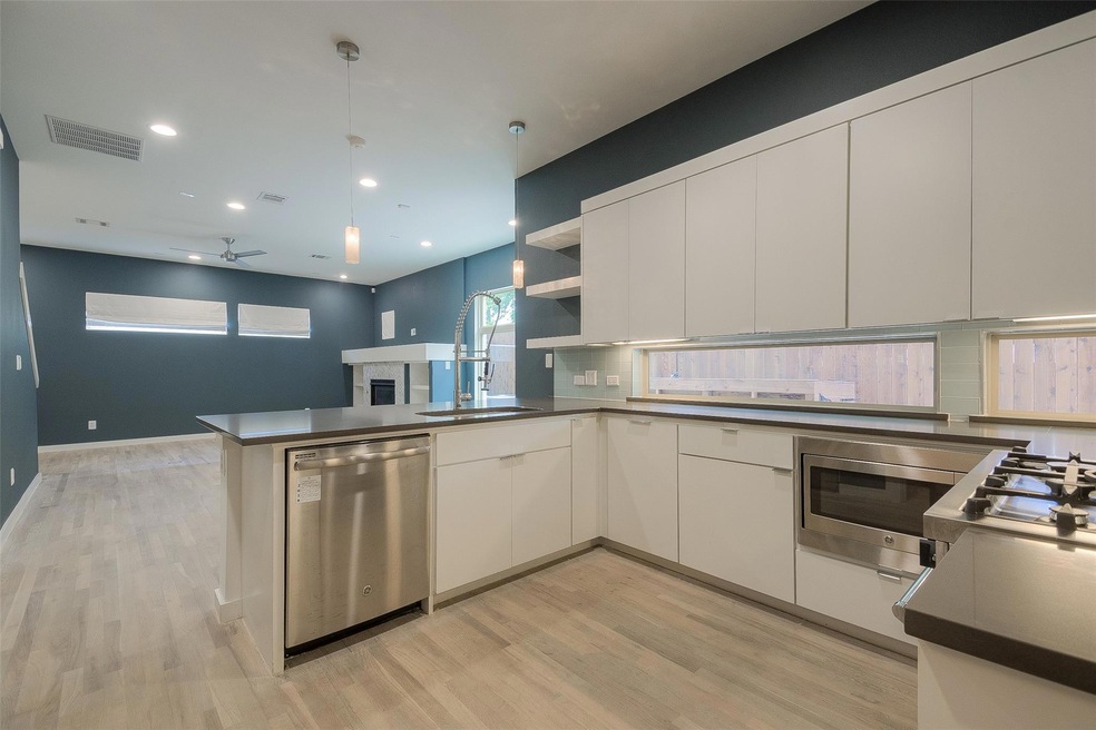 2202 Chunk Ct, Dallas, TX 75206 - photo 1