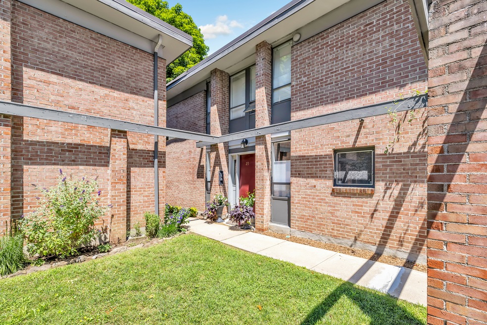 160 Fairfield Woods Rd unit 29, Fairfield, CT 06825 - photo 1