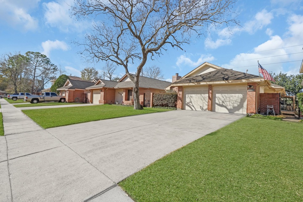 8563 Pool Creek Dr, Houston, TX 77095 - photo 1