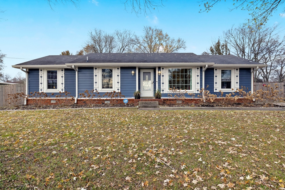 Welcome home to 117 Creekwood Ln! Don't miss this adorable ranch style home in the most convenient location! Walk to Starbucks, less than a mile to bypass and hospital!