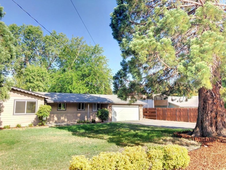 1950 Regina Way, Grants Pass, OR 97527 - photo 1