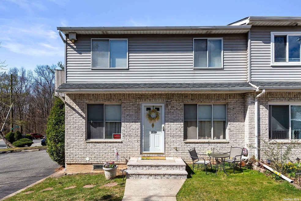 1050D Rathbun Ave, Staten Island, NY 10309 - photo 1