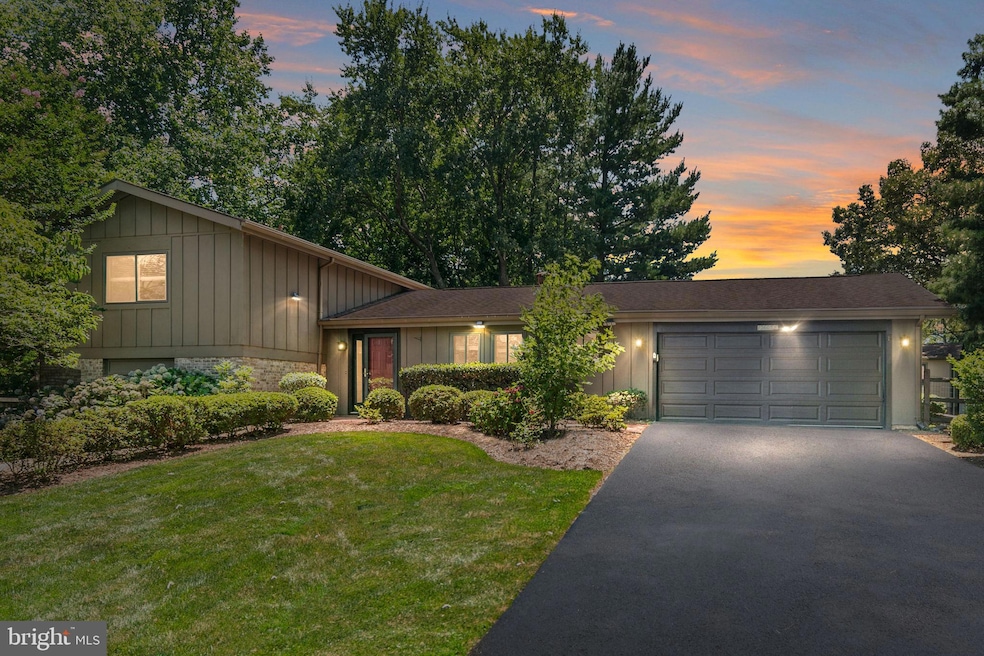 12605 Denmark Dr, Herndon, VA 20171 - photo 1