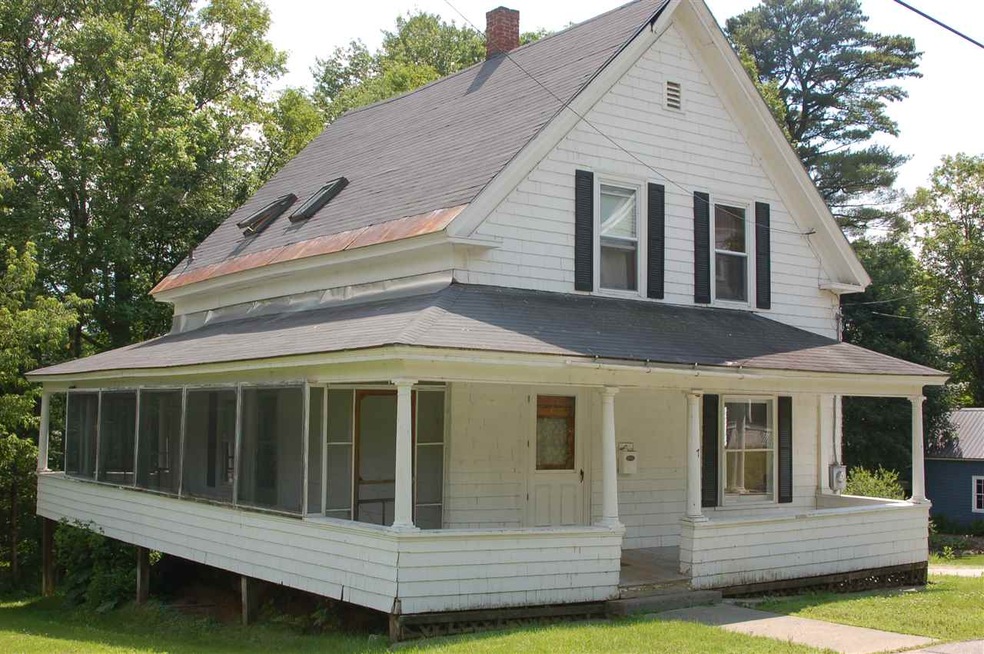 17 Richardson St, Lancaster, NH 03584 - photo 1