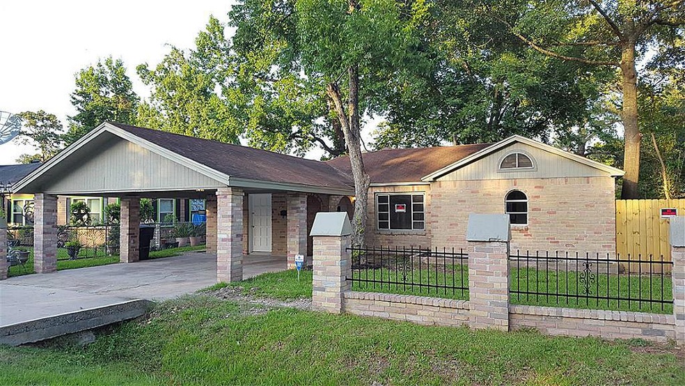 10426 Bucknell Rd, Houston, TX 77016 - photo 1