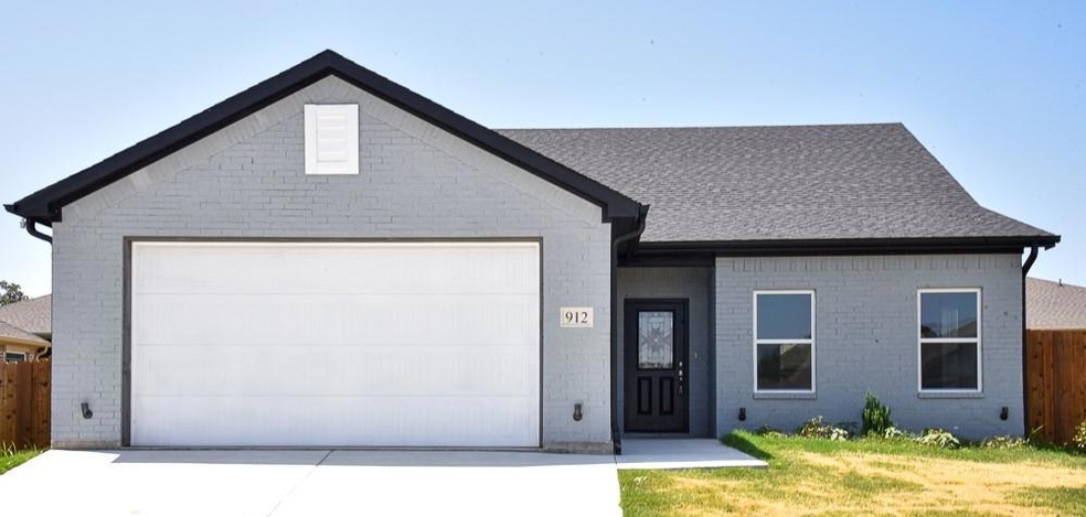 912 Avagail Ave, Springtown, TX 76082 - photo 1