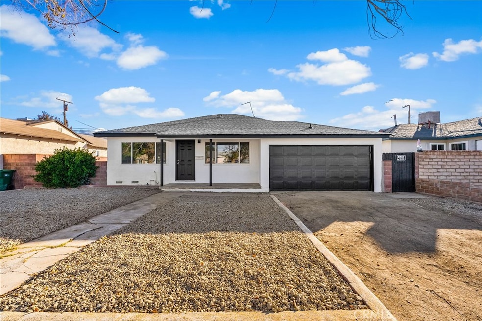 638 W Avenue h12, Lancaster, CA 93534 - photo 1