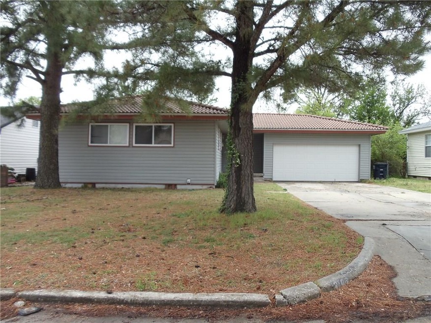 1205 E Monroe Dr, Shawnee, OK 74804 - photo 1