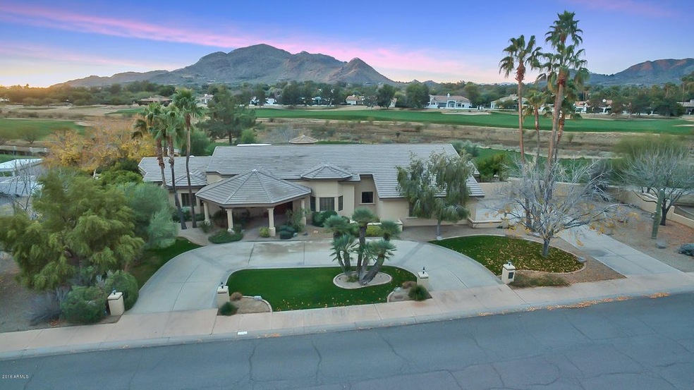 HOME W/ CAMELBACK
