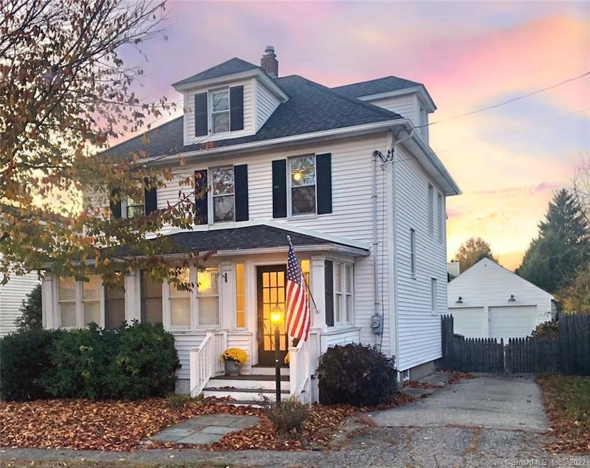 572 Oldfield Rd, Fairfield, CT 06824 - photo 1