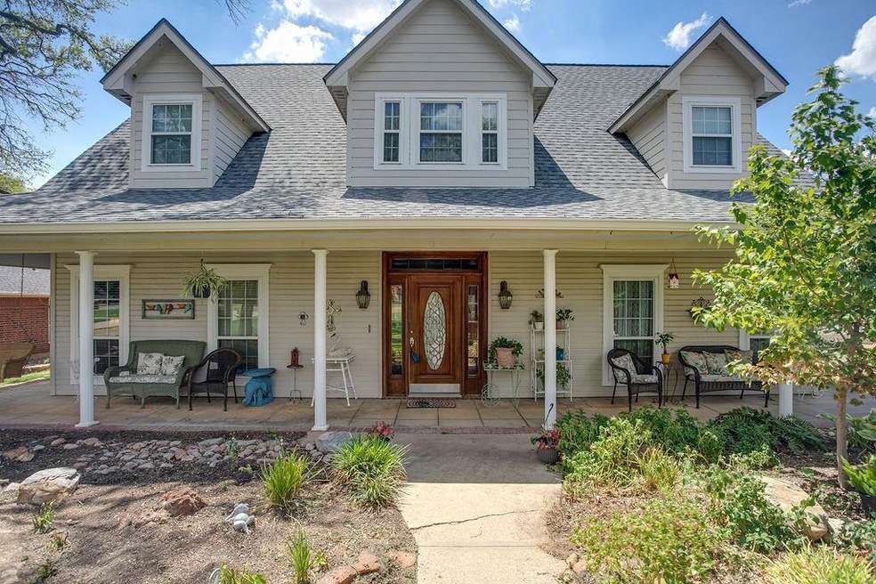 3923 & 3925 Buena Vista Cir, Granbury, TX 76049 - photo 1